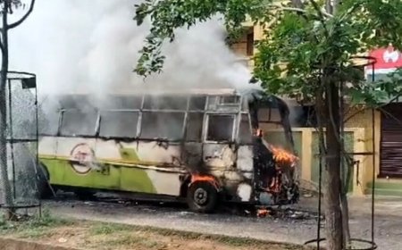 ରାସ୍ତା ଉପରେ ଜଳିଗଲା ମୋ ବସ୍