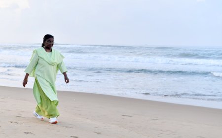 ଆଜି ସକାଳୁ ସୁମଦ୍ର କୂଳରେ ସେ ପ୍ରାତଃ ଭ୍ରମଣ କଲେ ରାଷ୍ଟ୍ରପତି ଦ୍ରୌପଦୀ ମୁର୍ମୁ