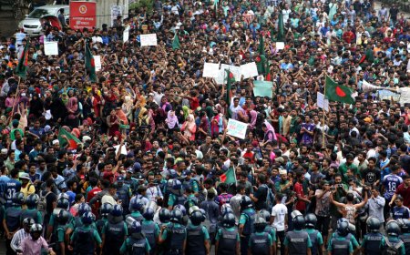 ହିଂସାର ନିଆଁରେ ଜଳୁଛି ବାଂଲାଦେଶ