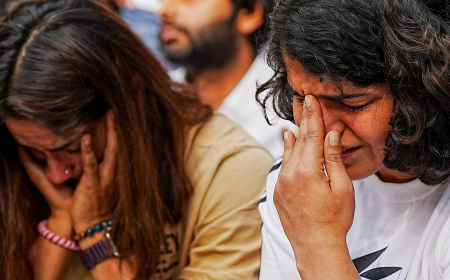 ଭାରତରେ ପହଞ୍ଚି କାନ୍ଦିଲେ କୁସ୍ତିଯୋଦ୍ଧା ବିନେଶ ଫୋଗଟ