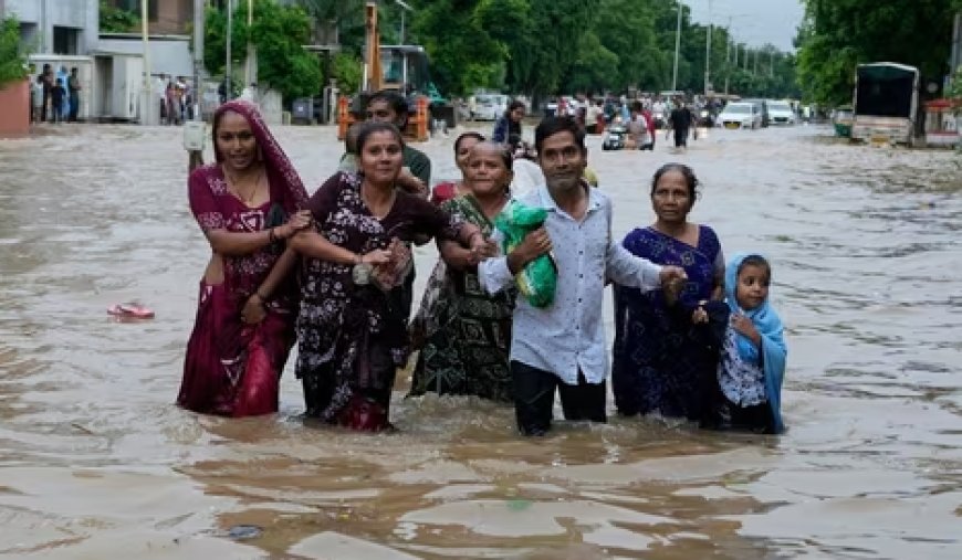 ଗୁଜରାଟରେ ପ୍ରବଳ ବର୍ଷା ଯୋଗୁଁ ବିପର୍ଯ୍ୟସ୍ତ ଜନଜୀବନ