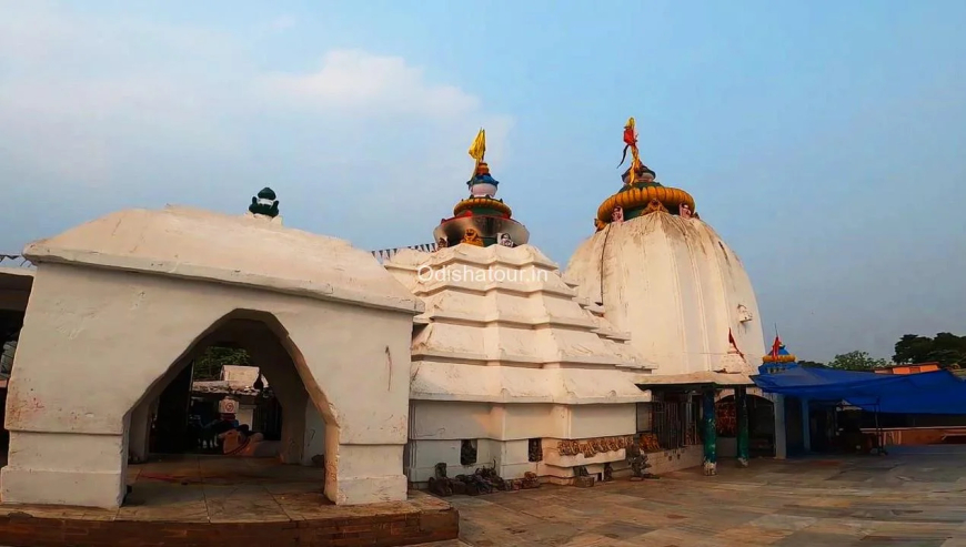 ଶ୍ରୀମନ୍ଦିରରେ ଆଜି ଶ୍ରୀଜିଉଙ୍କର ଆଡ଼କିଆ ବା ତ୍ରିବିକ୍ରମ ବେଶ,ହରିହର ବେଶରେ ଦର୍ଶନ ଦେଉଛନ୍ତି ବାବା ଧବଳେଶ୍ଵର