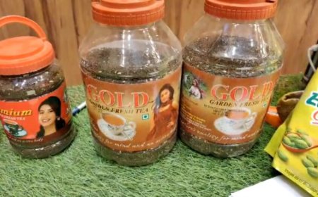 ଅଟୋ ପାର୍ଟସ ଦୋକାନ ଭିତରେ ଚାଲିଥିଲା ନକଲି ଚା’ କାରଖାନା; ଚଢାଉ କଲା ପୁଲିସ୍