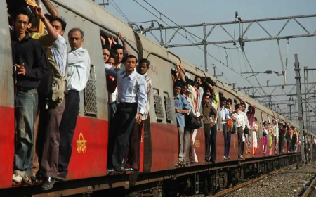 ଚଳନ୍ତା ରେଳରୁ ଖସି ୫ ମୃତ