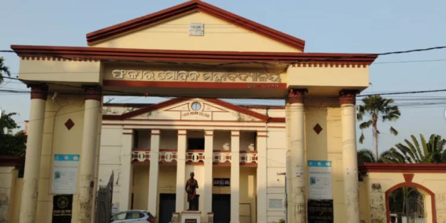 ଅତ୍ୟନ୍ତ ସଙ୍କଟାପନ୍ନ ଫକୀରମୋହନ କଲେଜ ଛାତ୍ରୀଙ୍କ ସ୍ବାସ୍ଥ୍ୟାବସ୍ଥା