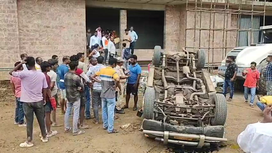 ପାର୍କିଂରୁ ଖସିପଡିଲା ଗାଡି, ଡ୍ରାଇଭର ଗୁରୁତର ଆହତ