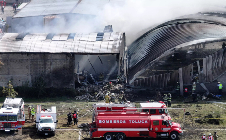 ଜରୁରୀକାଳାନ ଅବତରଣ ବେଳେ ବିମାନ ଦୁଇଖଣ୍ଡ,୭ ମୃତ