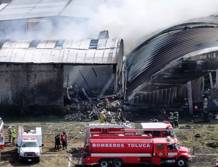 ଜରୁରୀକାଳାନ ଅବତରଣ ବେଳେ ବିମାନ ଦୁଇଖଣ୍ଡ,୭ ମୃତ