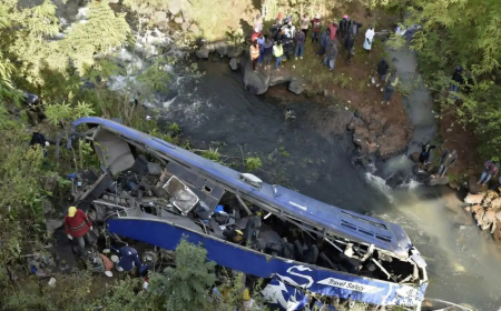 ନଦୀକୁ ଖସିଲା ବସ, ୧୮ ମୃତ