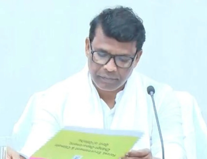 ହାତୀ ପାଖକୁ ଯାଇ ନିଅନାହିଁ ସେଲ୍ଫି