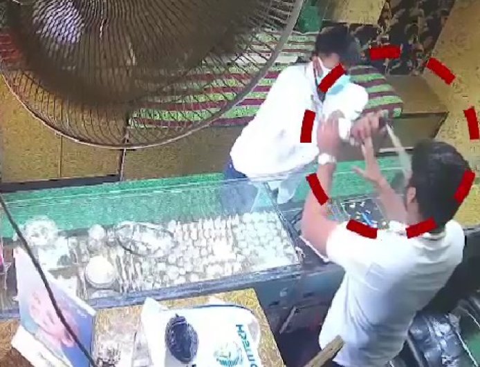 ଭୁବନେଶ୍ବର କଳିଙ୍ଗନଗର ଗହଣା ଦୋକାନରୁ ଲୁଟ ଘଟଣାରେ ଲୁଟେରା ଗିରଫ