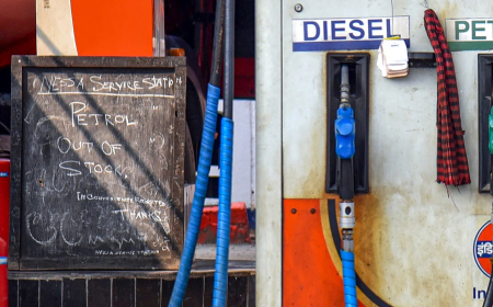 ପେଟ୍ରୋଲ ଉପରୁ ଉତ୍ପାଦ ଶୁଳ୍କ ହ୍ରାସ କଲେ ସରକାର