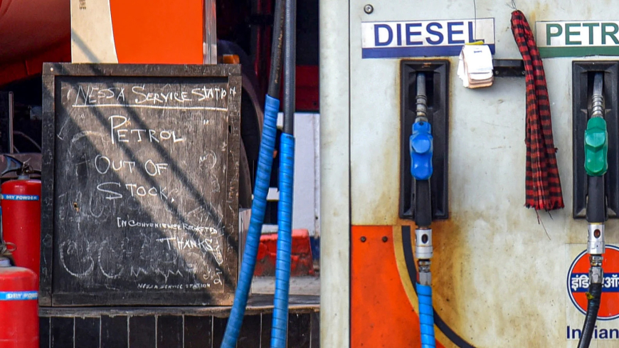 ପେଟ୍ରୋଲ ଉପରୁ ଉତ୍ପାଦ ଶୁଳ୍କ ହ୍ରାସ କଲେ ସରକାର