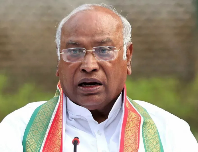 ପ୍ରଧାନମନ୍ତ୍ରୀଙ୍କ ଉପରେ ବିବାଦୀୟ ମନ୍ତବ୍ୟ ଦେଇ ବିବାଦରେ ମଲ୍ଲିକାର୍ଜୁନ ଖଡ଼ଗେ