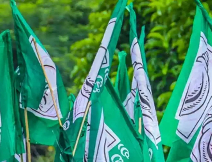 ସମର୍ଥକଙ୍କ ସହ ସମୂହ ଇସ୍ତଫା ଦେଲେ ମଣ୍ଡଳ ଦମ୍ପତି