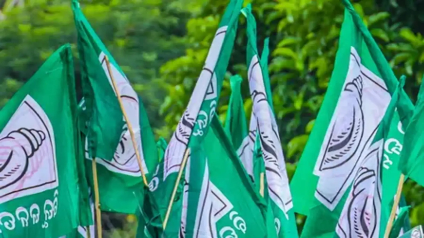 ସମର୍ଥକଙ୍କ ସହ ସମୂହ ଇସ୍ତଫା ଦେଲେ ମଣ୍ଡଳ ଦମ୍ପତି