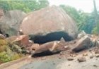 ଲଗାଣ ବର୍ଷାରେ ପାହାଡ଼ରୁ ଧସିଲା ପଥର, ରାସ୍ତା ଅବରୋଧ, ୬ ଗାଁର ଯାତାୟାତ ପ୍ରଭାବିତ