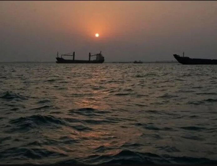 ହର୍ମୁଜରେ ଭାରତ ଆସୁଥିବା ଜାହାଜ ଉପରେ ଆକ୍ରମଣ, ଜଣେ ଭାରତୀୟ ନାବିକଙ୍କ ମୃତ୍ୟୁ, ୧୯  ସୁରକ୍ଷିତ ଉଦ୍ଧାର