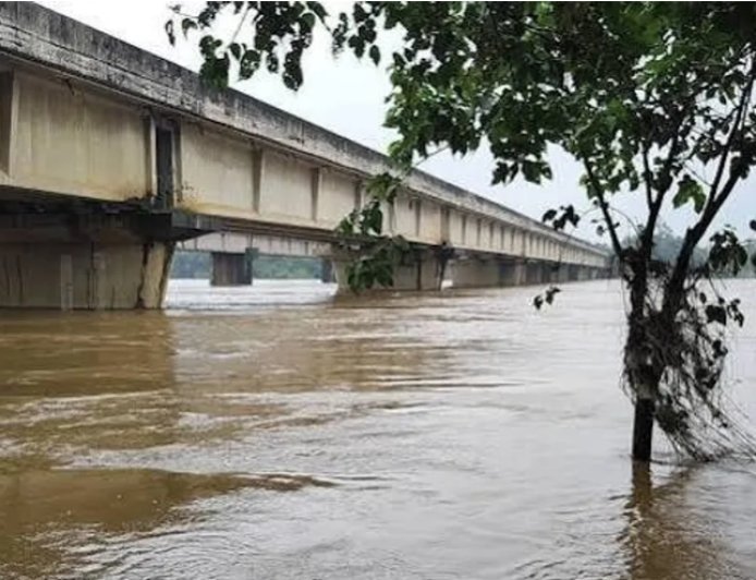 ସୁବର୍ଣ୍ଣରେଖାରେ ବଢୁଛି ବନ୍ୟା ଆଶଙ୍କା, ସତର୍କ ସଙ୍କେତ ଟପିଲା ଜଳସ୍ତର