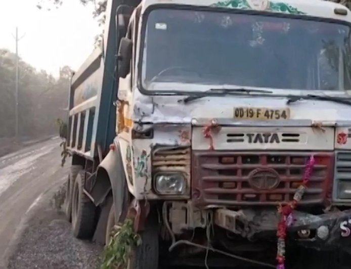 ଅନୁଗୋଳ ଛେଣ୍ଡିପଦା କଙ୍କରେଇରେ ଭୟଙ୍କର ଦୁର୍ଘଟଣା ; ୨ ହାଇୱା ମୁହାଁମୁହିଁ ଧକ୍କା